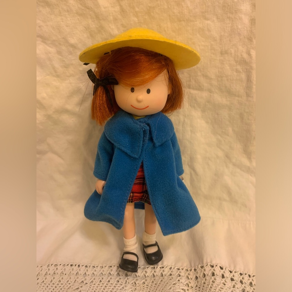 Vintage 1997 Madeline Doll